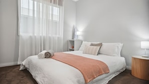 3 bedrooms, iron/ironing board, bed sheets