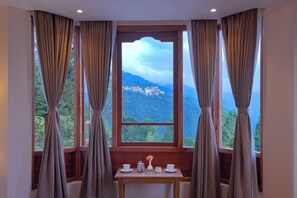 Desk, laptop workspace, free WiFi - Amani Pelling (Gyalshing)