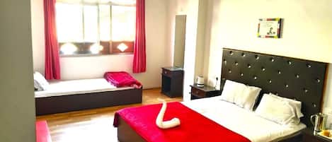 Chambre Triple Premium | Literie hypoallergénique, chambres insonorisées, Wi-Fi gratuit