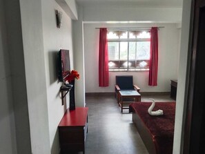 Kamar Double Deluks | Seprai antialergi, kedap suara, Wi-Fi gratis, dan seprai linen