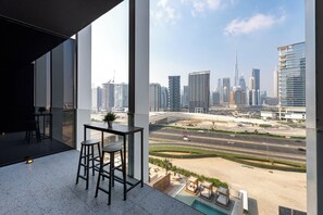 Estudio Premier, balcón, vista a la ciudad | Vista del balcón