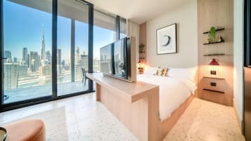 Estudio Premium, 1 cama King size, vista a la ciudad | Caja de seguridad en la habitación y escritorio