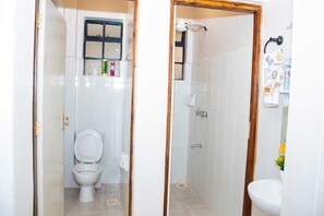 Deluxe Apartment, City View | Bathroom | Shower, slippers, towels, soap - Lux Suites Riziki Homes Machakos (Machakos)