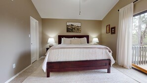 4 bedrooms, iron/ironing board, free WiFi, bed sheets