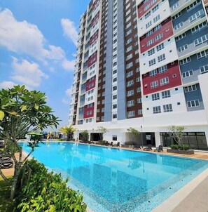 Pool - Cozy 4-bedroom apartment with Netflix Bandar Baru Bangi (Bandar Baru Bangi)