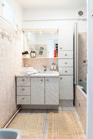 Hair dryer, bidet, towels, soap - House in the center of Versailles, 5 minutes from the château and freeway (Versailles)