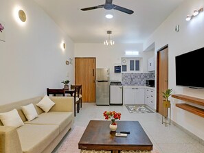 Apartment | Private kitchen | Electric kettle, toaster - Apartment in Goa Near Stunning Beaches (Siolim)