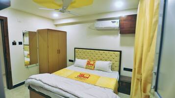 Escritorio y espacio para trabajar con laptop