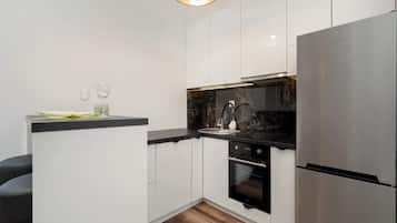 Kylskåp, ugn, spishäll och diskmaskin