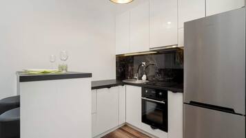 Réfrigérateur, four, plaque de cuisson, lave-vaisselle