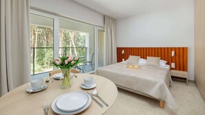 Bügeleisen/Bügelbrett, Reisekinderbett, Bettwäsche