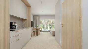 Iron/ironing board, travel cot, bed sheets