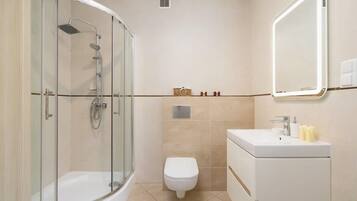 Dusche, Haartrockner, Shampoo