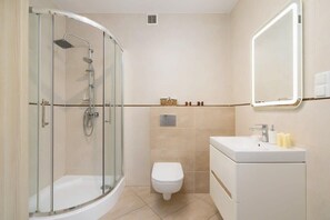 Shower, hair dryer, shampoo