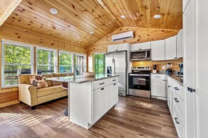 冷蔵庫、電子レンジ、オーブン、食器洗い機