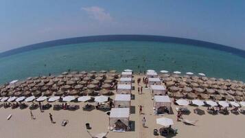 Beach nearby, sun-loungers, beach towels