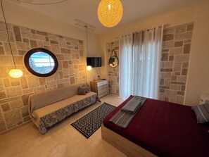 2 bedrooms, desk, iron/ironing board, travel cot - Heraklia villa sea view pool & jacuzzi (XALKIDIKI)