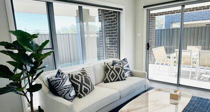 Aircabin - Denham Court - Modern - 4 Beds House