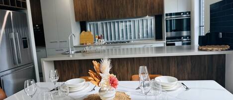 Fridge, microwave, stovetop, dishwasher