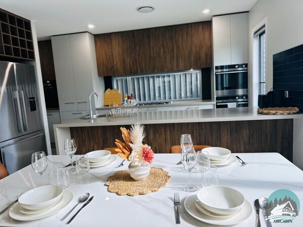 Fridge, microwave, stovetop, dishwasher