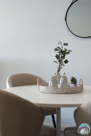 Dining - Aircabin - Epping - Modern Comfy - 1 Bed Apt (Epping)