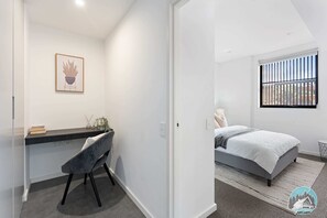 1 habitación, tabla de planchar con plancha, wifi y ropa de cama