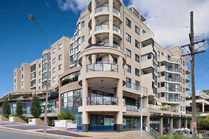 Exterior - Aircabin - Epping - Modern Comfy - 1 Bed Apt (Epping)