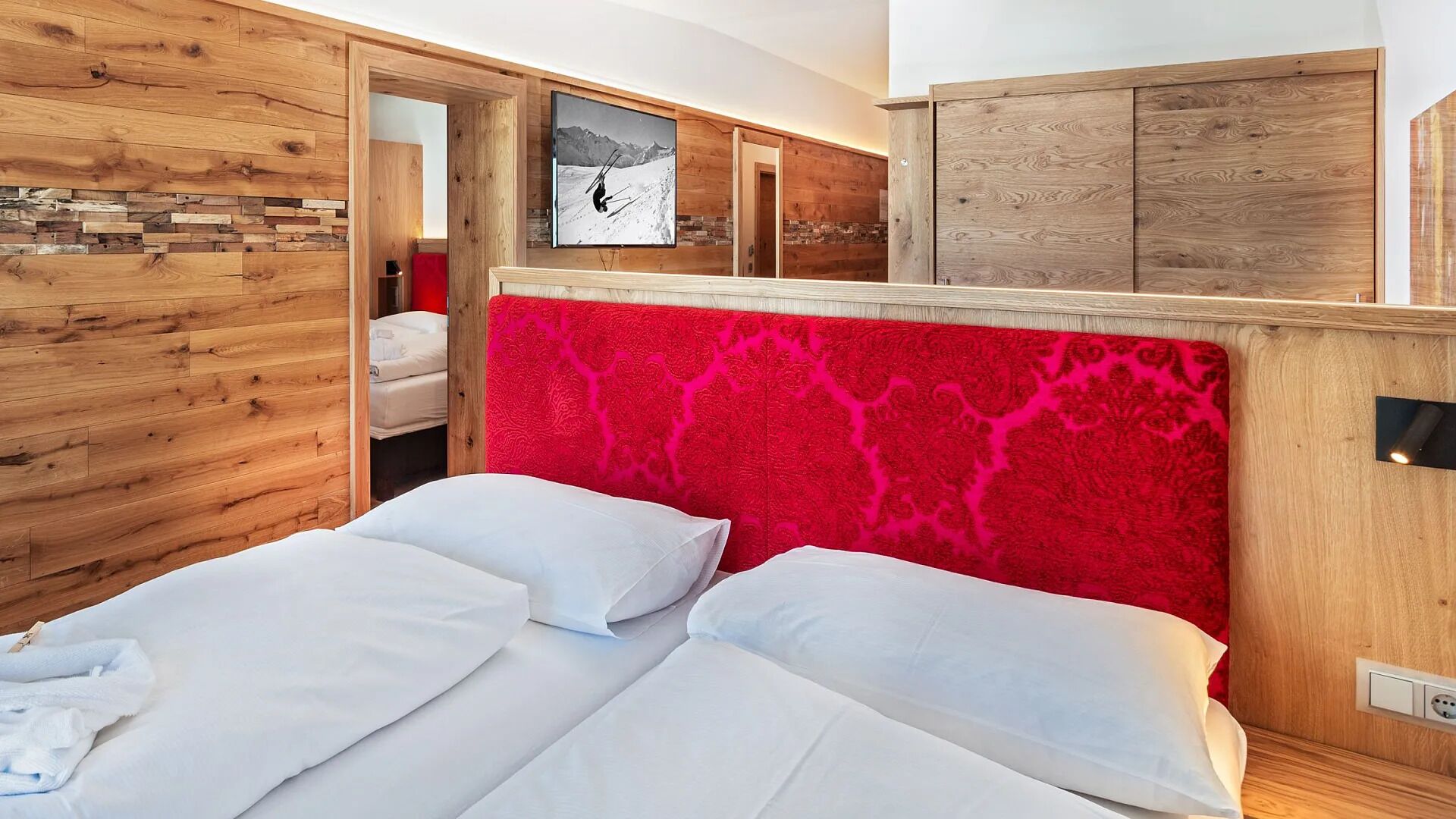 Familiesuite | Safe på rommet, skrivebord, lydisolert og wi-fi (inkludert)