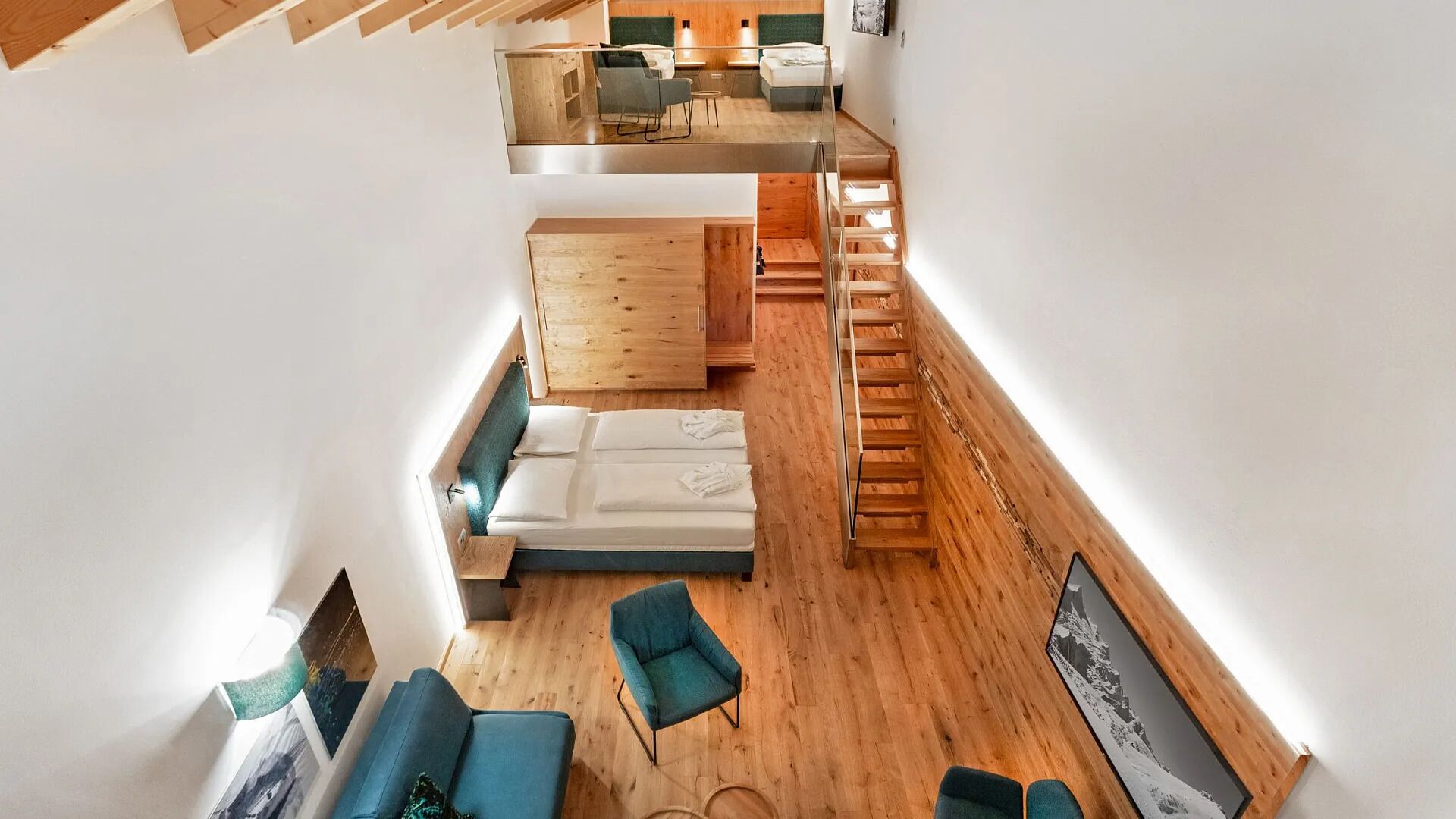 Suite – gallery | Safe på rommet, skrivebord, lydisolert og wi-fi (inkludert)