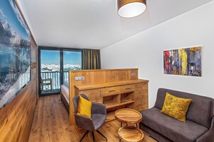 In-room safe, desk, soundproofing, free WiFi