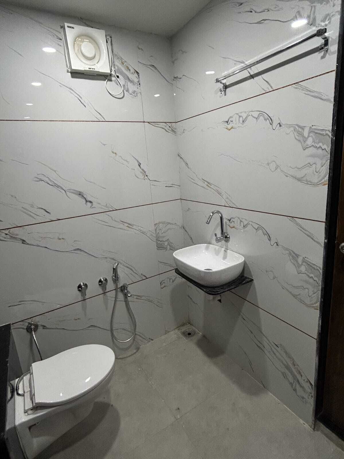 Deluxe Room | Bathroom | Shower, towels