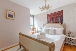 1 habitación, tabla de planchar con plancha, wifi y ropa de cama 