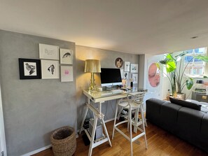 Interior - Radiant 1BD Maisonette Retreat, Whitechapel (Greater London)