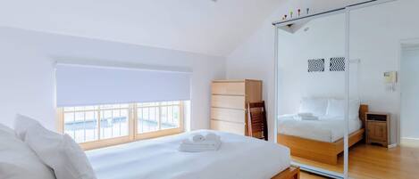 1 habitación, tabla de planchar con plancha, wifi y ropa de cama