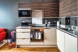 Refrigerador, microondas, horno y lavavajillas
