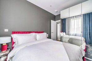 1 habitación, tabla de planchar con plancha, internet y ropa de cama