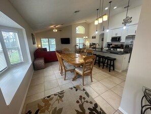 Dining - Beautiful 4-Bedroom Pool Villa in Southern Dunes with a Golf Course View (Haines City)
