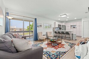 TV, offices - Sapphire Sands *Pet Friendly* Heated Pool (Destin)