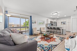 TV, offices - Sapphire Sands *Pet Friendly* Heated Pool (Destin)