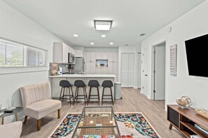 Interior - Sapphire Sands *Pet Friendly* Heated Pool (Destin)