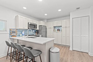 Fridge, microwave, oven, stovetop - Sapphire Sands *Pet Friendly* Heated Pool (Destin)