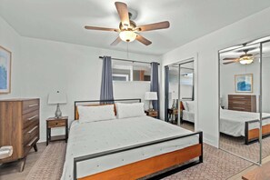 1 bedroom, iron/ironing board, WiFi, bed sheets - Sapphire Sands *Pet Friendly* Heated Pool (Destin)