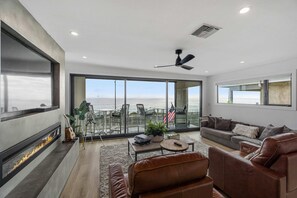 TV, fireplace, offices