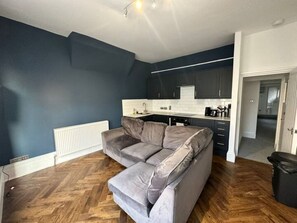 Smart TV - Central Hove 2 Bedroom Flat BN342AWES (Brighton and Hove)