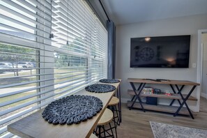 Interior - Rollin' on the River - Book for Football Season! Complex Pool & River Views! (Tuscaloosa)