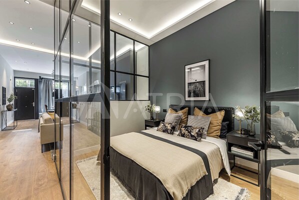 2 bedrooms, desk, iron/ironing board, WiFi