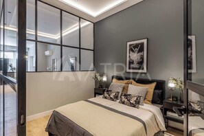 1 slaapkamer, een bureau, een strijkplank/strijkijzer, wifi