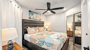1 bedroom, iron/ironing board, free WiFi, bed sheets - New Heated Pool and HOT tub! Hideaway Here! (Galveston)