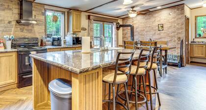 4 Mi to Lake Francis: Peaceful Pittsburg Home
