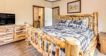 4 Mi to Lake Francis: Peaceful Pittsburg Home